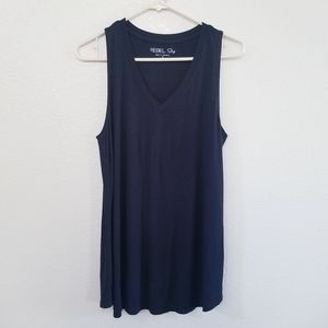 Rebel Sky Black V-Neck Tank Size Medium